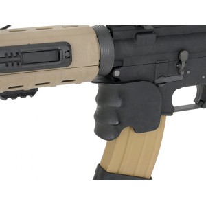 ACM Polymer grip to the magazine well - black